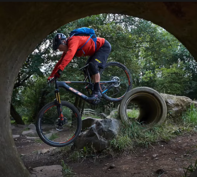 Rob Warner y Hans “NoWay” Ray disfrutando con sus ebikes – El Yari